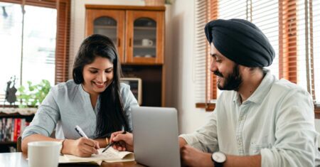 Educação Financeira para Jovens Casais que Desejam Ser Empreendedores nas Redes Sociais