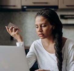 “Como Jovens Podem Ganhar Dinheiro na Internet: Ideias e Oportunidades”