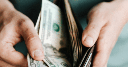 Como o Auxílio Emergencial Impactou a Economia Brasileira